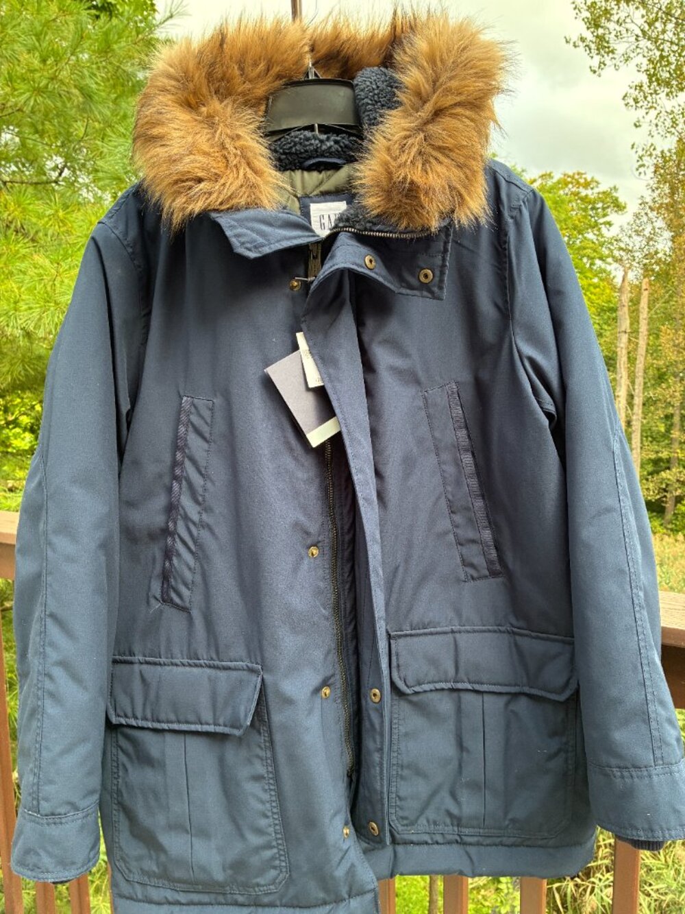 Winter Parka, Cold Climate by GAP, 2 front cargo pockets.Removable Faux Fur Trim